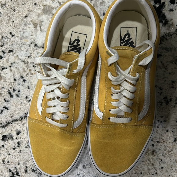 Women’s Vans like new. Iconic Sidestripe. Suede and canvas uppers. Lace-ups. - Picture 6 of 6